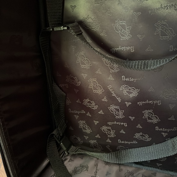 Fun Fun Betseyville Floral Rolling Suitcase - Picture 8 of 16